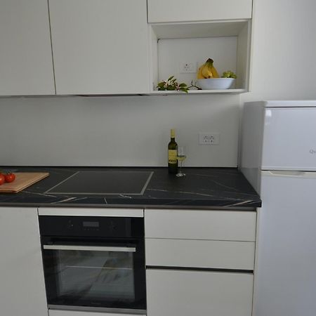 Villa Kadinela, 200M From Kamenjak, Huge Quiet Garden With Barbecue, 2 New Kitchens プレマントゥーラ エクステリア 写真