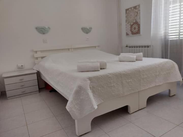 Villa Kadinela, 200M From Kamenjak, Huge Quiet Garden With Barbecue, 2 New Kitchens プレマントゥーラ エクステリア 写真